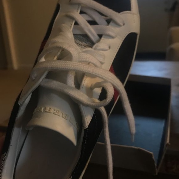 Shoes - Picture 3 of 4